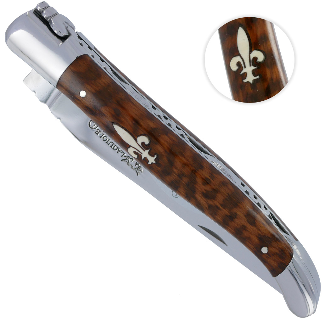 Couteau Laguiole en Aubrac 1 pièce 12cm Manche Amourette avec Incrustation Marqueterie Fleur de Lys en Ivoire de Mammouth 2 Mitres Inox brillant