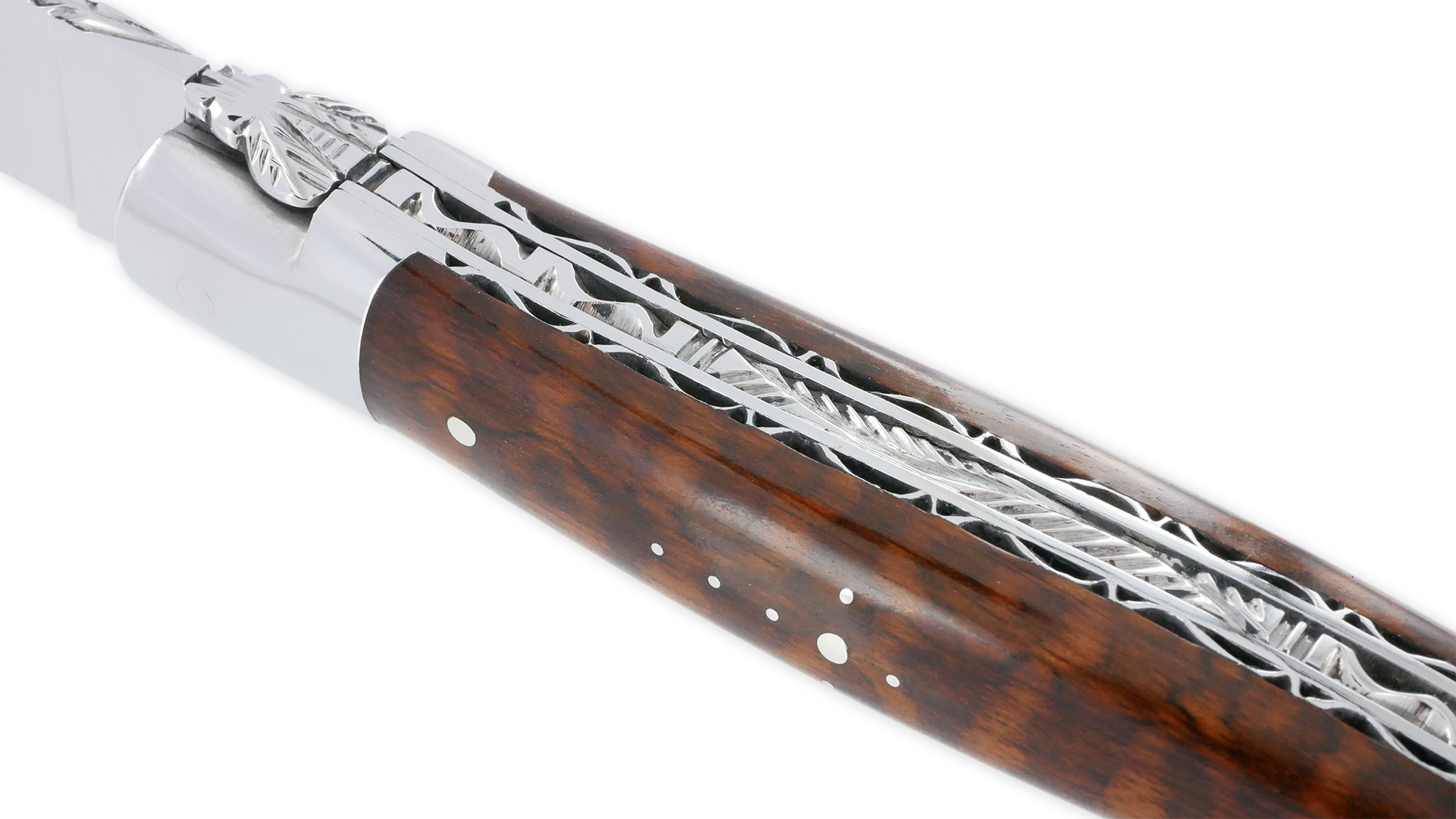 Couteau Laguiole en Aubrac 1 pièce 12cm Manche Bois d’Amourette  Double Platines et Ressort Guilloches 2 mitres Finition brillante Mouche Forgée NUM2 – Image 3