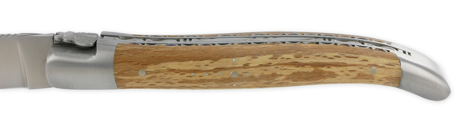 Couteau Laguiole en Aubrac 1 pièce 12cm Manche Bois d’Aubrac 2 Mitres Inox Brossé Double Platines et Ressort Guillochés Finition brossée NUM6 – Image 3