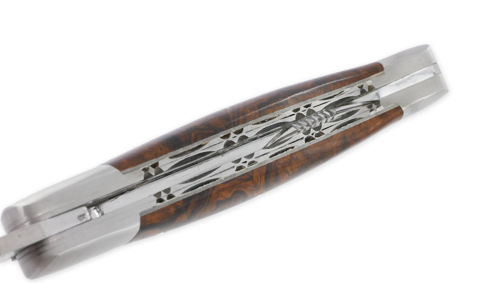 Couteau Laguiole en Aubrac 1 pièce 12cm Double Platines et Ressort Guillochés à la main Manche en Loupe de Bois de Fer 2 Mitres Inox Brossé Lame Damas – Image 3