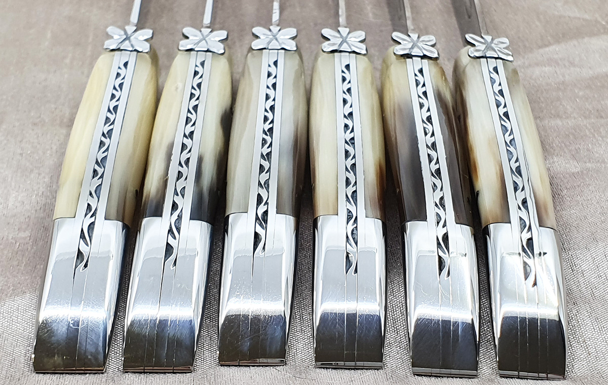 Couteaux de table Laguiole en Aubrac L’Aubracien Pointe de Corne Blonde (Set de 6) – Image 4