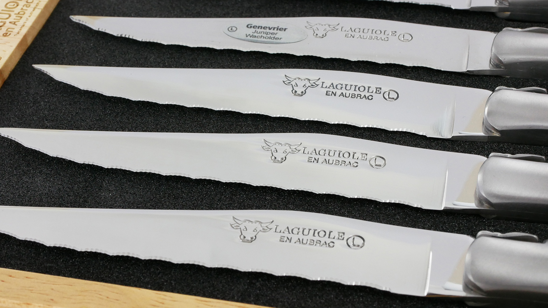 Couteaux de table Laguiole en Aubrac Dentés Steak Manches en Genévrier (Set de 6) – Image 3