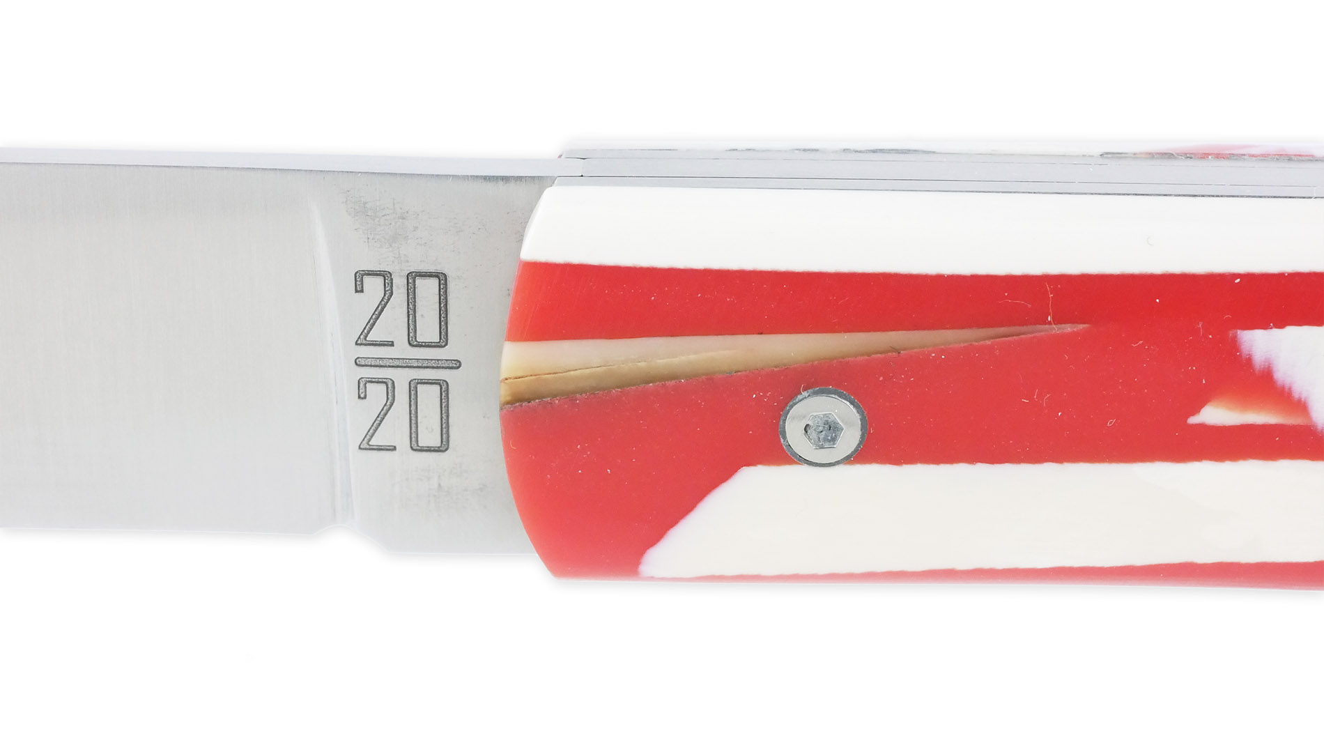 Le 20/20 Couteau Pliant Plein Manche en Eclats de Mammouth et Résine Rouge 11cm Ressort  Lisse Personnalisable Finition Brossée Pièce Unique – Image 3