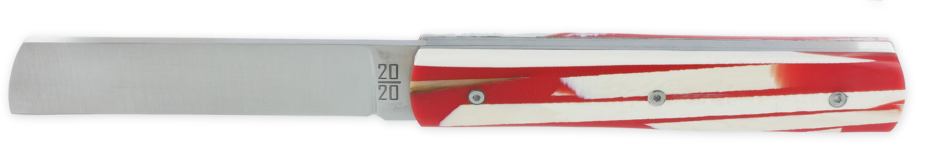 Le 20/20 Couteau Pliant Plein Manche en Eclats de Mammouth et Résine Rouge 11cm Ressort  Lisse Personnalisable Finition Brossée Pièce Unique – Image 4