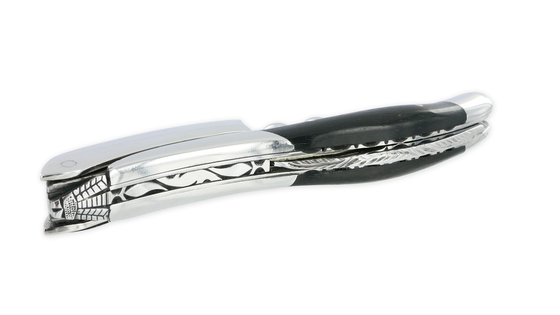 Sommelier Prestige Laguiole en Aubrac Ressort et Platines et Couteau Guillochés Mouche Prestige ciselée Ebène Finition Brillante – Image 4